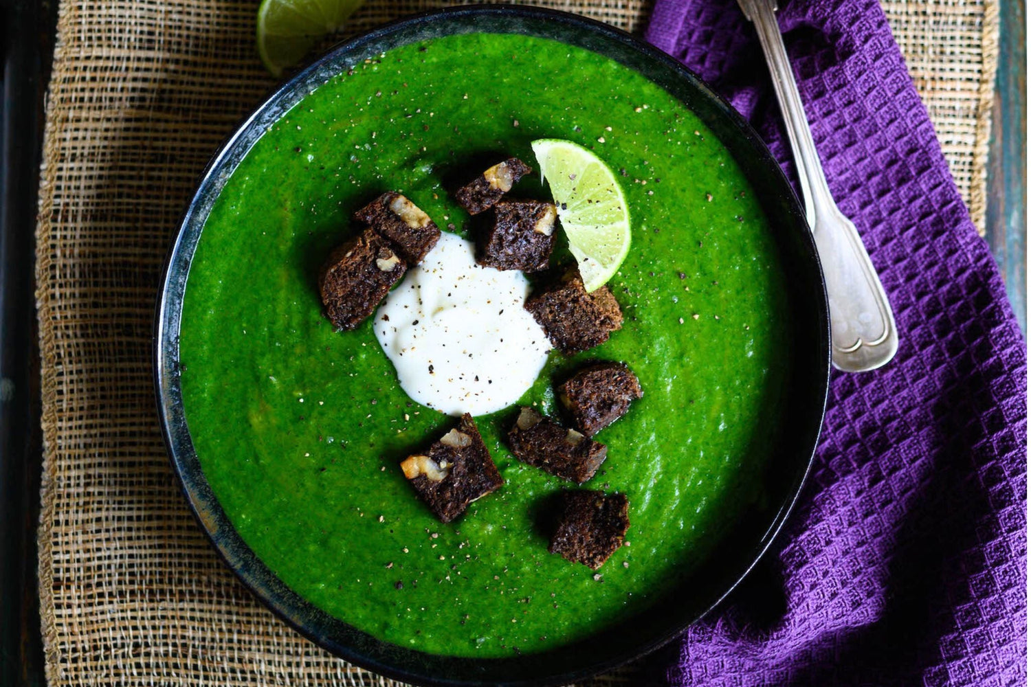 Mal abtauchen ins Grüne: Spinat-Erbsen Suppe