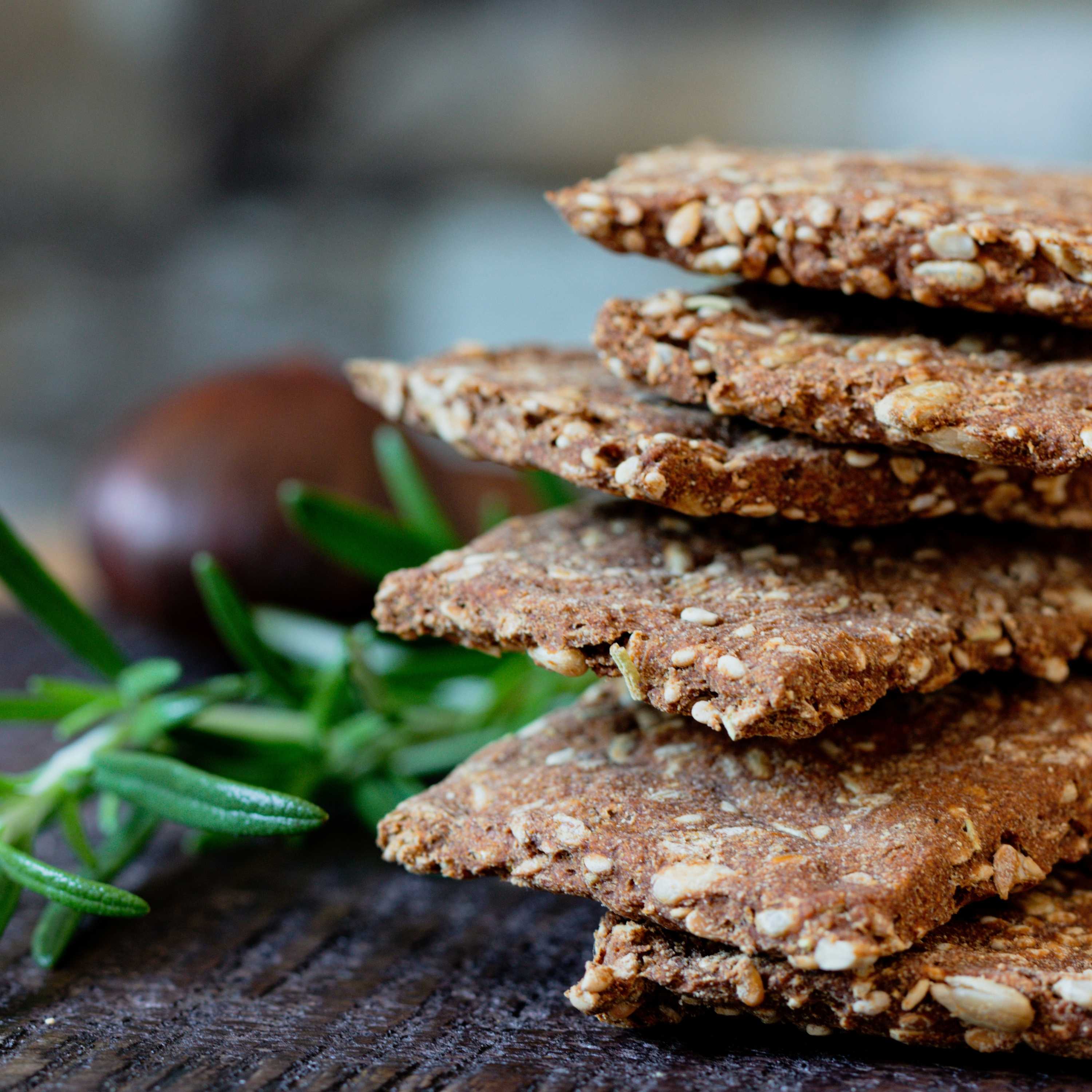 Glutenfreier Maroni Knäckebrot-Snack mit Rosmarin – ballaststoffreich, proteinreich, lower carb, vegan – My Makery